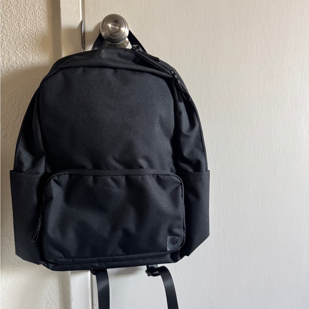 Lululemon Everywhere Backpack 22L Unisex Black